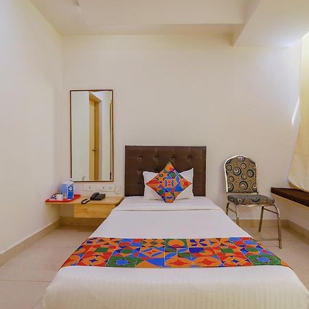 Fabhotel Aamantran & Banquet Halls - Nr Rtc X Roads Metro Station Hyderabad Exterior foto