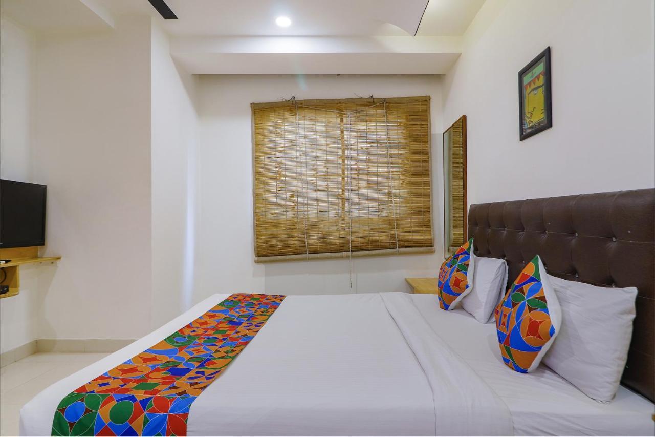 Fabhotel Aamantran & Banquet Halls - Nr Rtc X Roads Metro Station Hyderabad Exterior foto