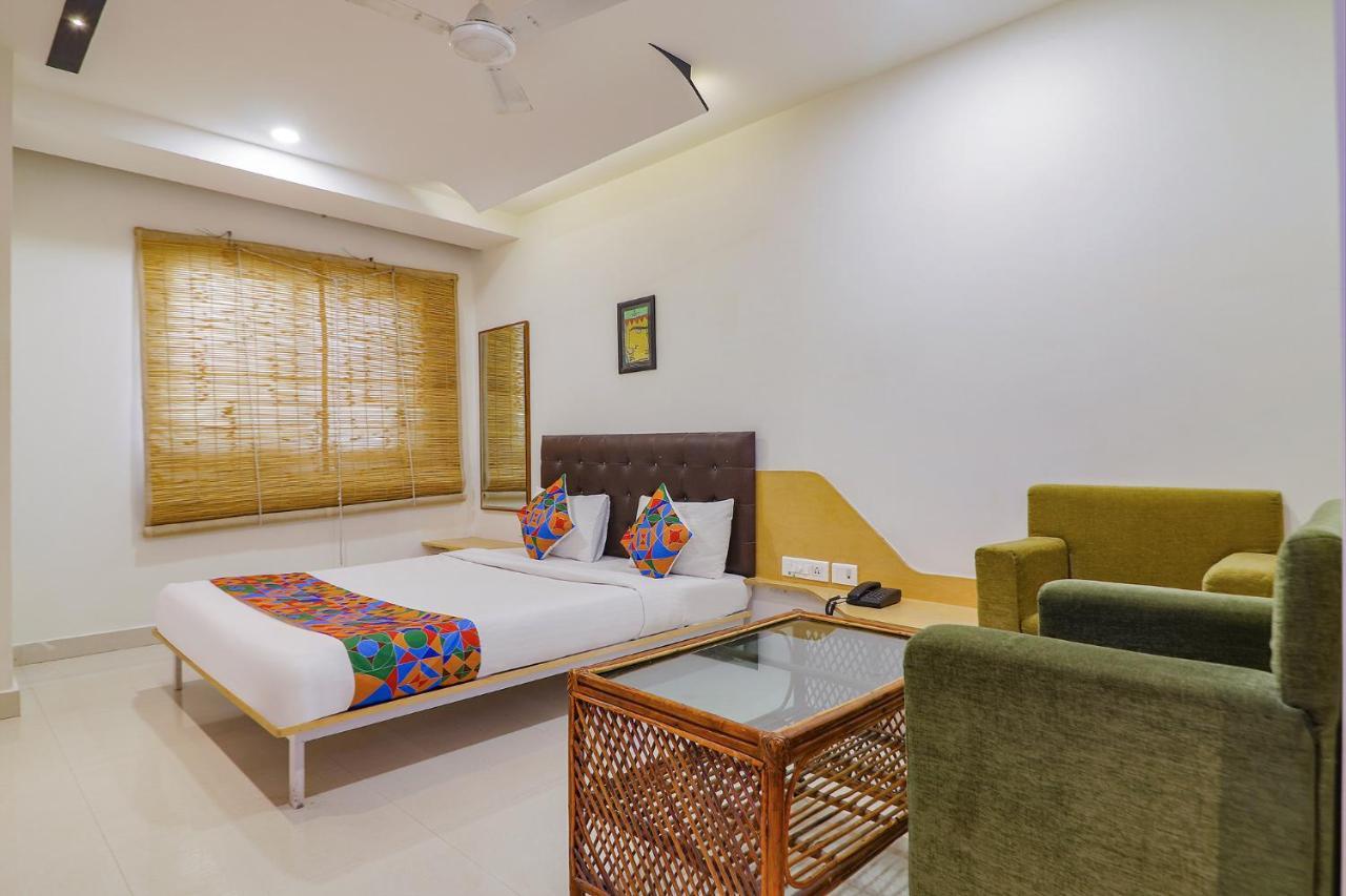 Fabhotel Aamantran & Banquet Halls - Nr Rtc X Roads Metro Station Hyderabad Exterior foto